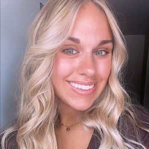 Meet your Posher, Cayla